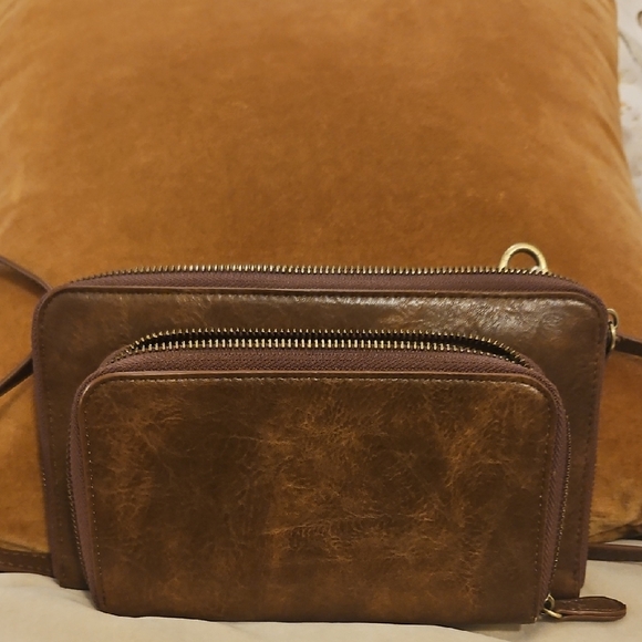 Elegant Brown Leather Wallet - Picture 1 of 7